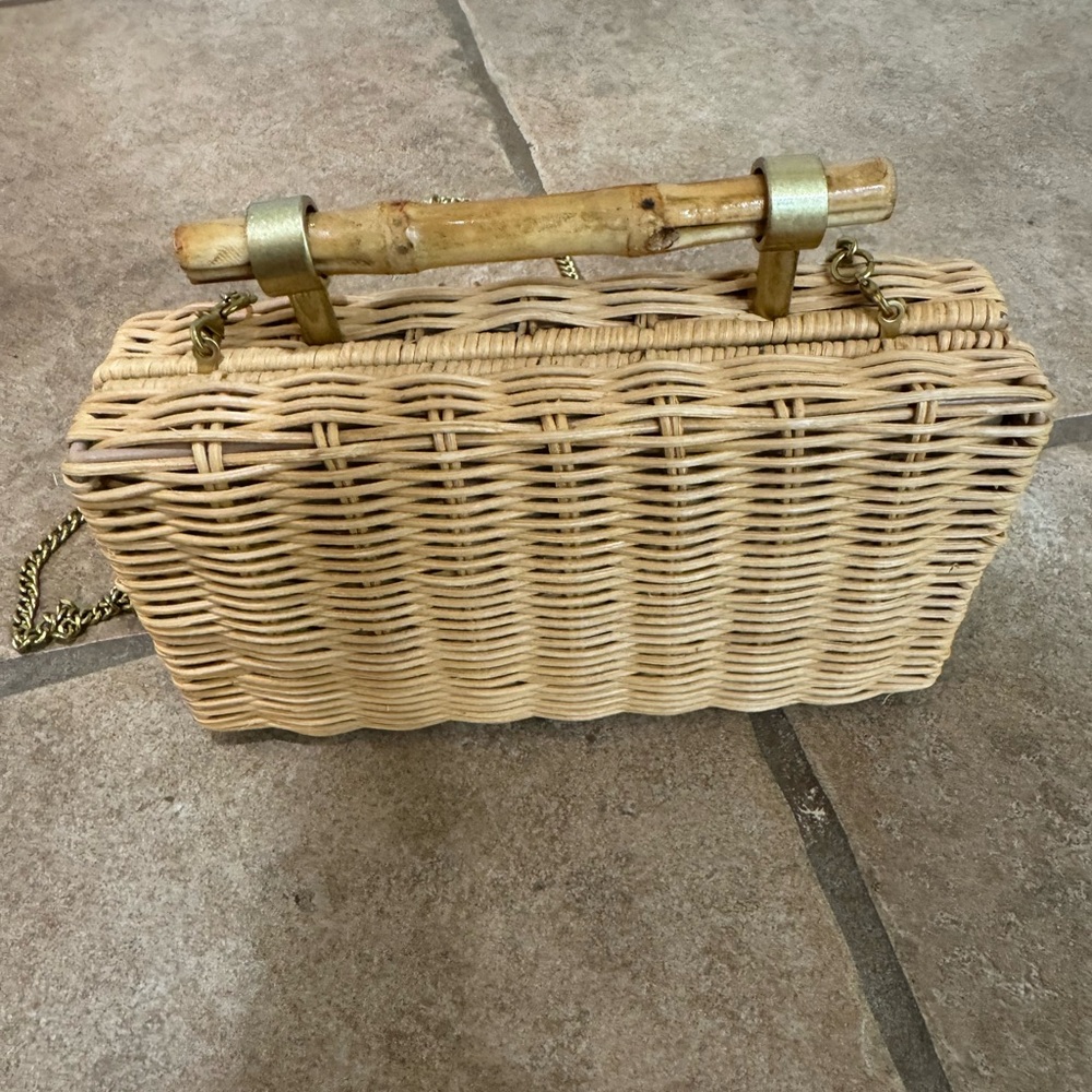 Zara Woven Hard Bag magnetic closure